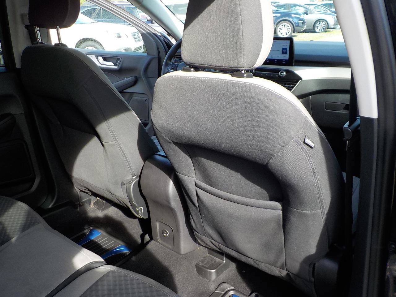 Used 2021 Ford Escape SE w/ SE Sport Appearance Package image 21