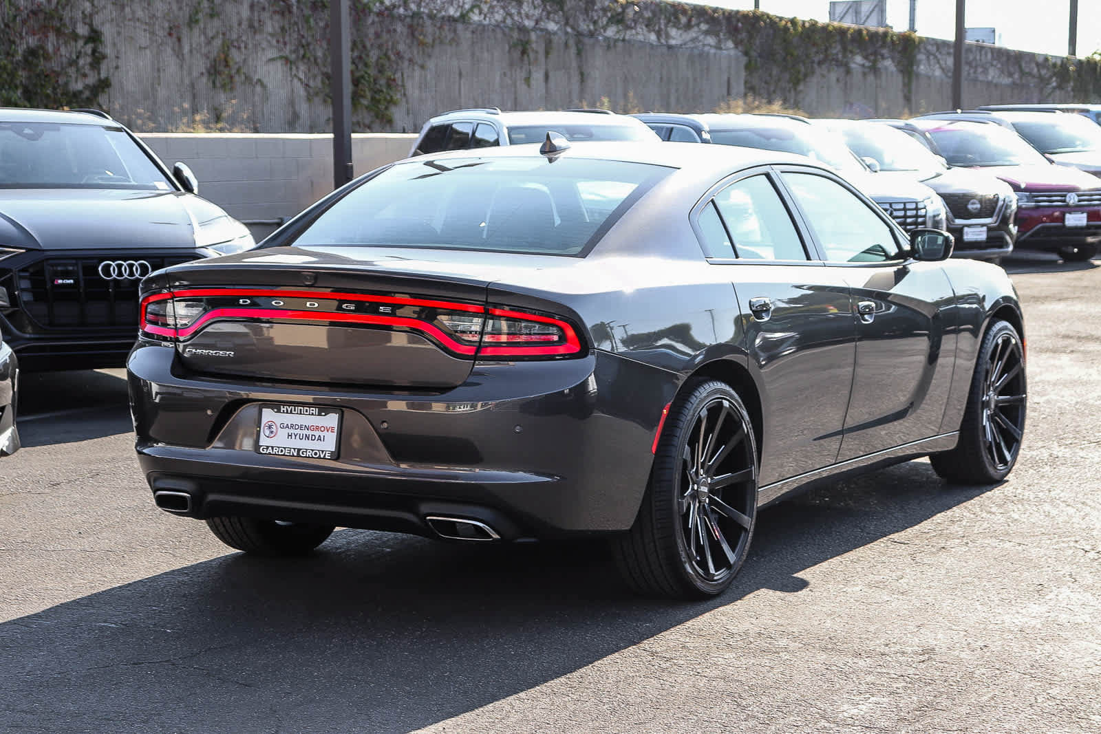 Used 2023 Dodge Charger SXT RWD image 5
