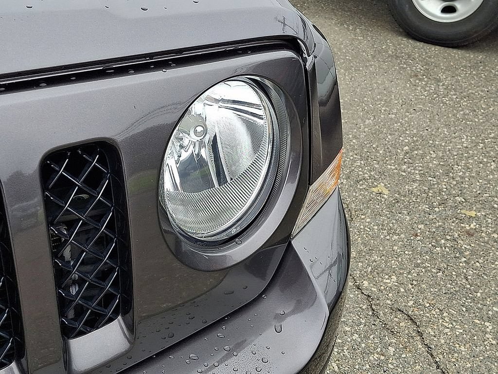 Used 2016 Jeep Patriot High Altitude AWD/4WD image 14