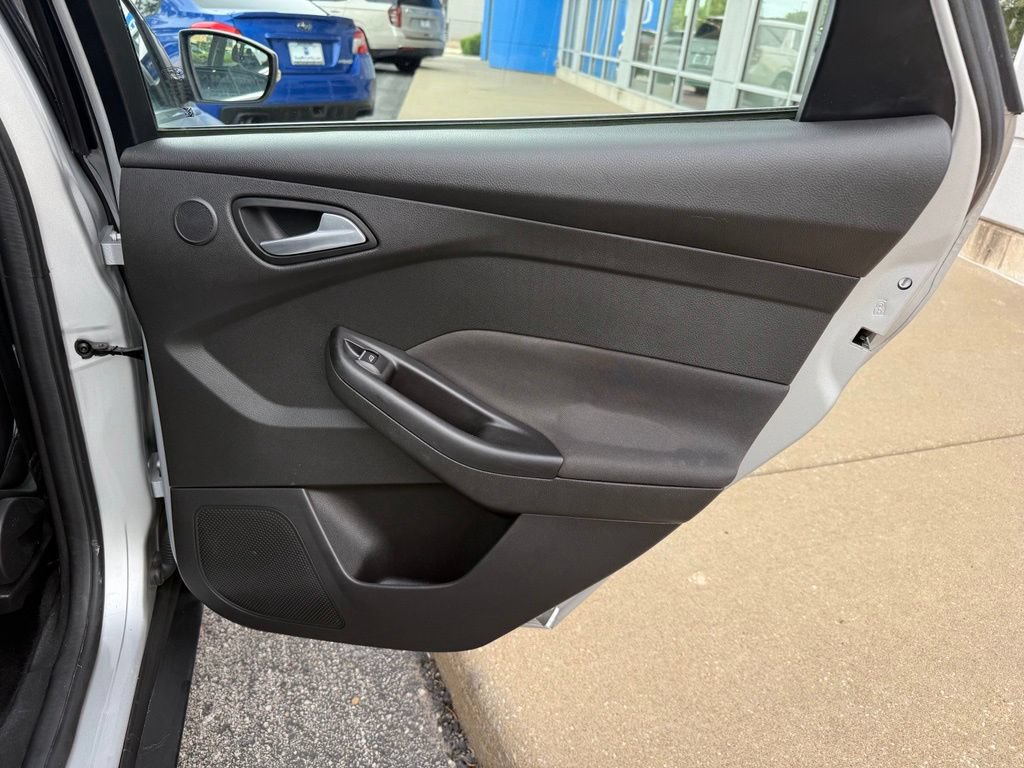 Used 2017 Ford Focus Titanium FWD image 38