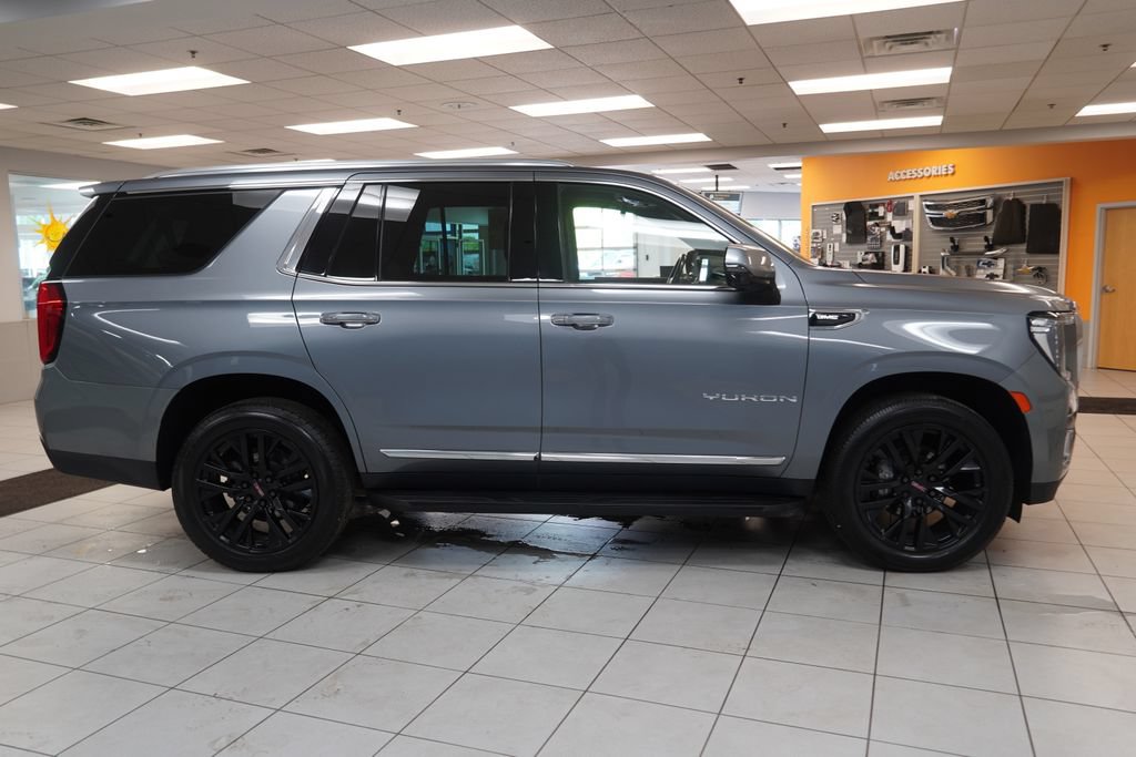 Certified 2022 GMC Yukon SLT w/ SLT Premium Package AWD/4WD image 17