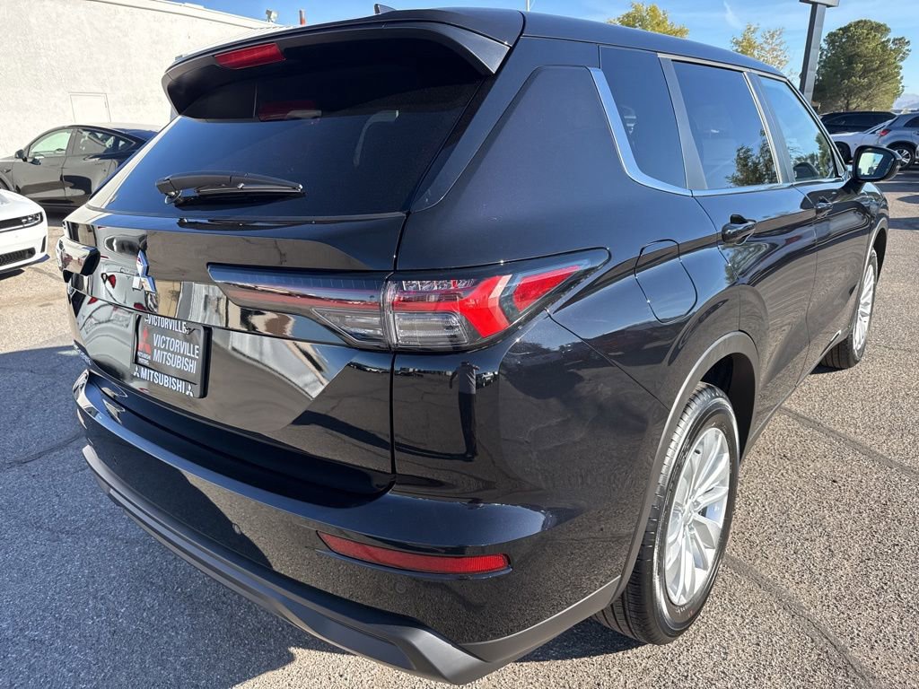 New 2025 Mitsubishi Outlander ES image 8