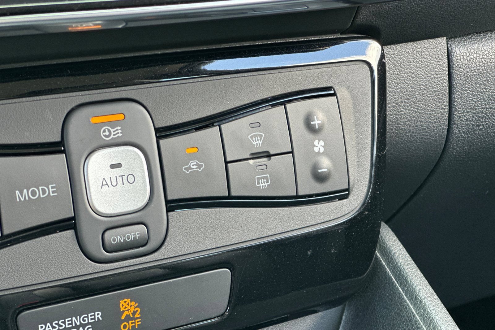 Used 2018 Nissan Leaf SL w/ SL Technology Package FWD image 31