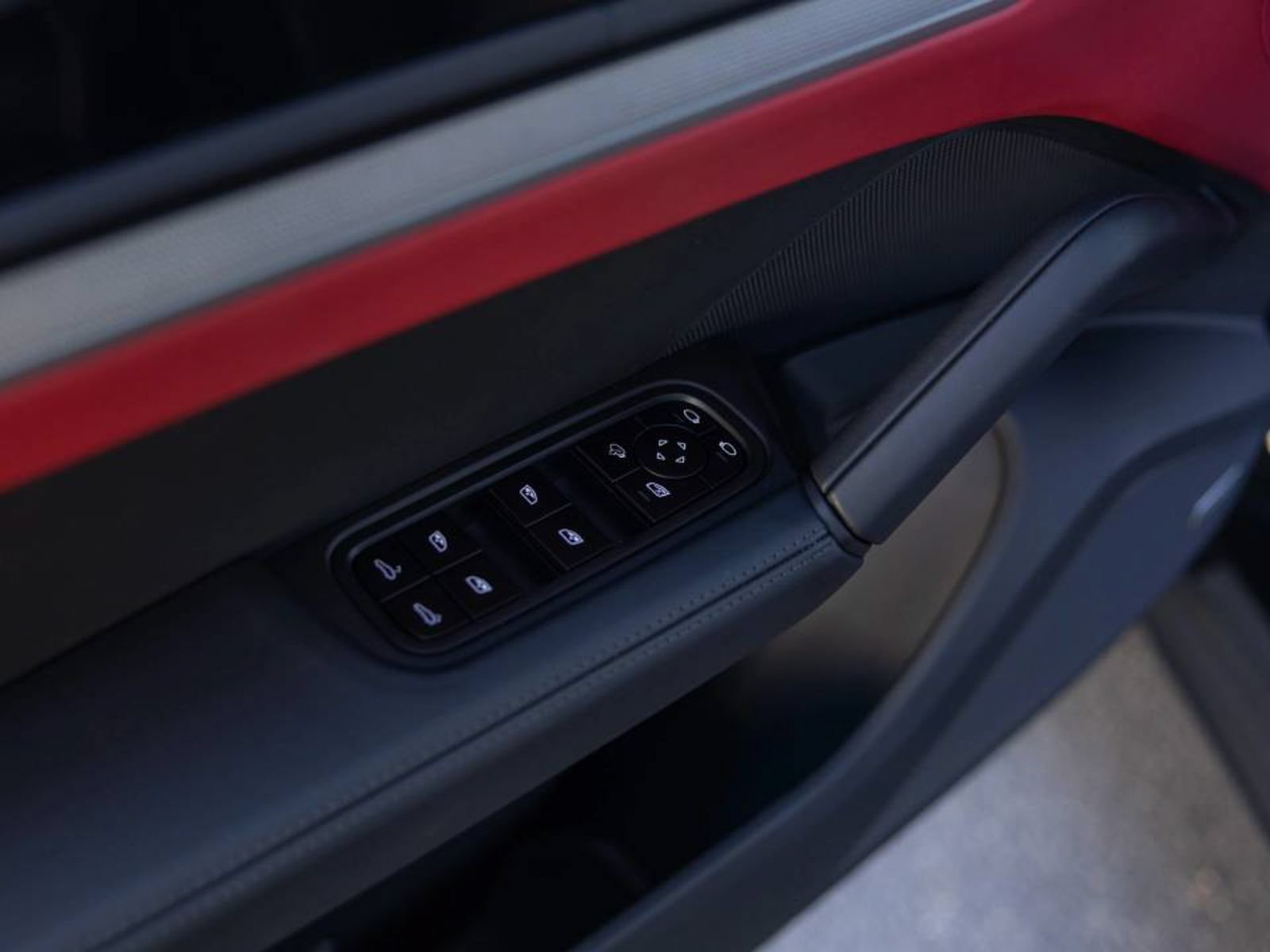 Certified 2026 Porsche Cayenne Coupe AWD/4WD image 30