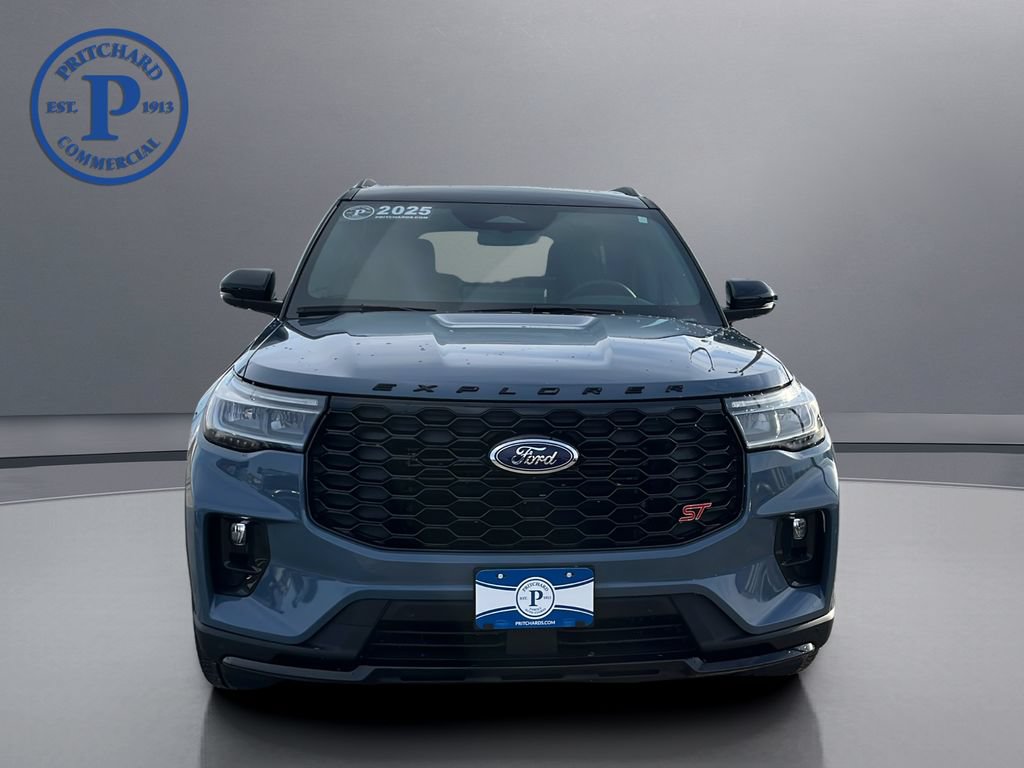 Used 2025 Ford Explorer ST AWD/4WD image 2
