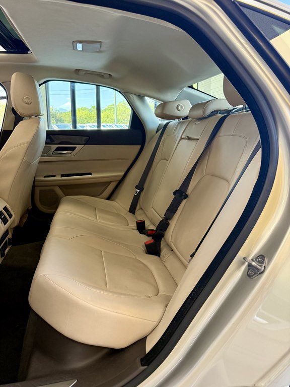 Used 2016 Jaguar XF Premium AWD/4WD image 17