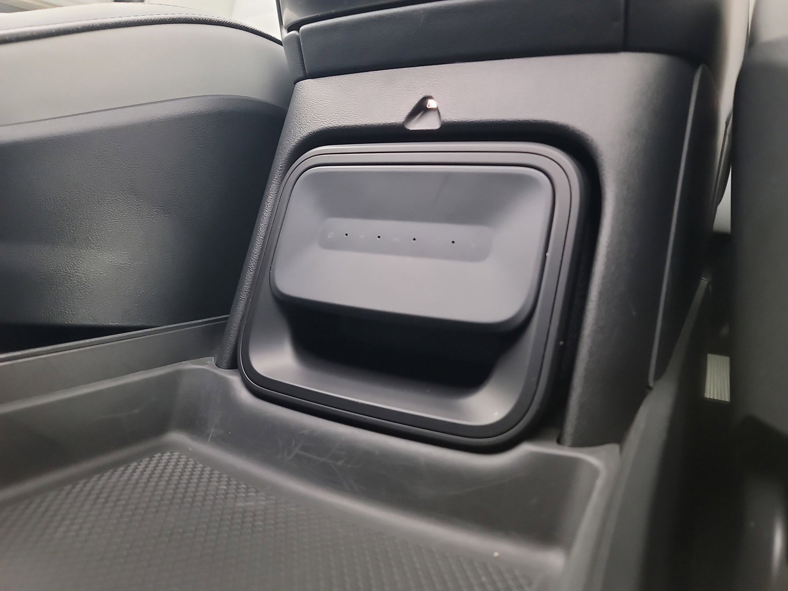 Used 2024 Rivian R1S Adventure image 33