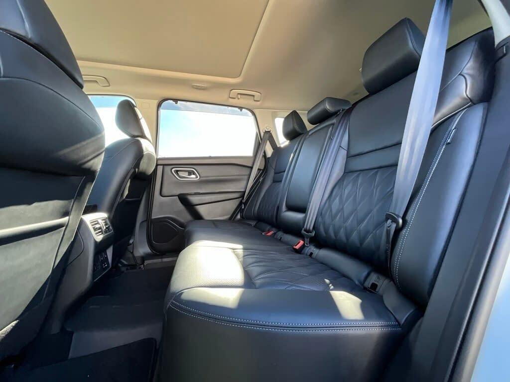 Used 2021 Nissan Rogue Platinum image 12