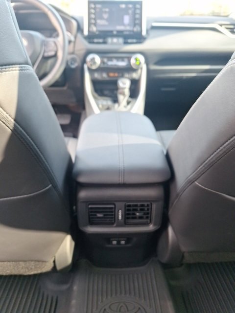 Used 2021 Toyota RAV4 XLE Premium image 24