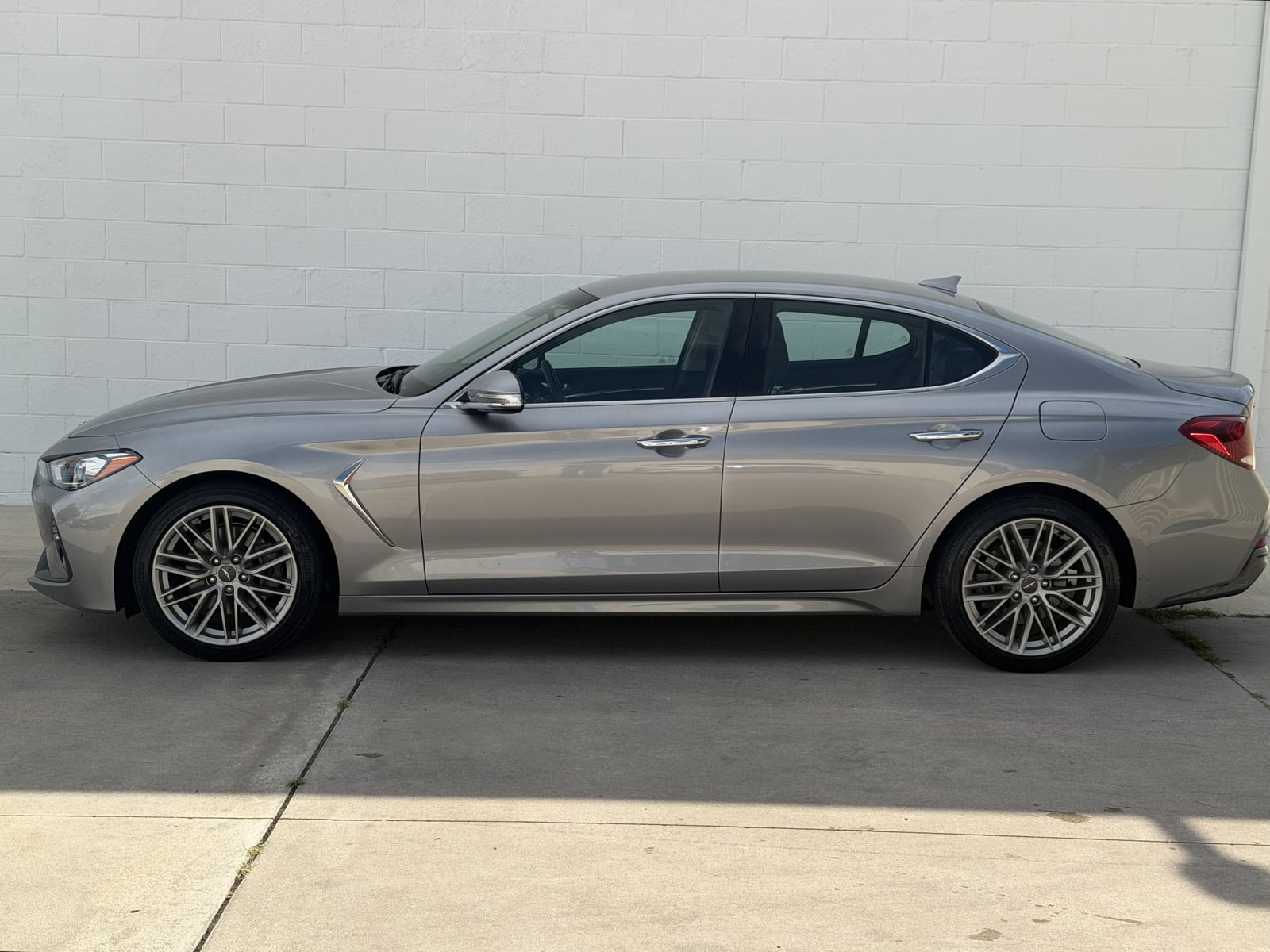Used 2020 Genesis G70 2.0T RWD image 8