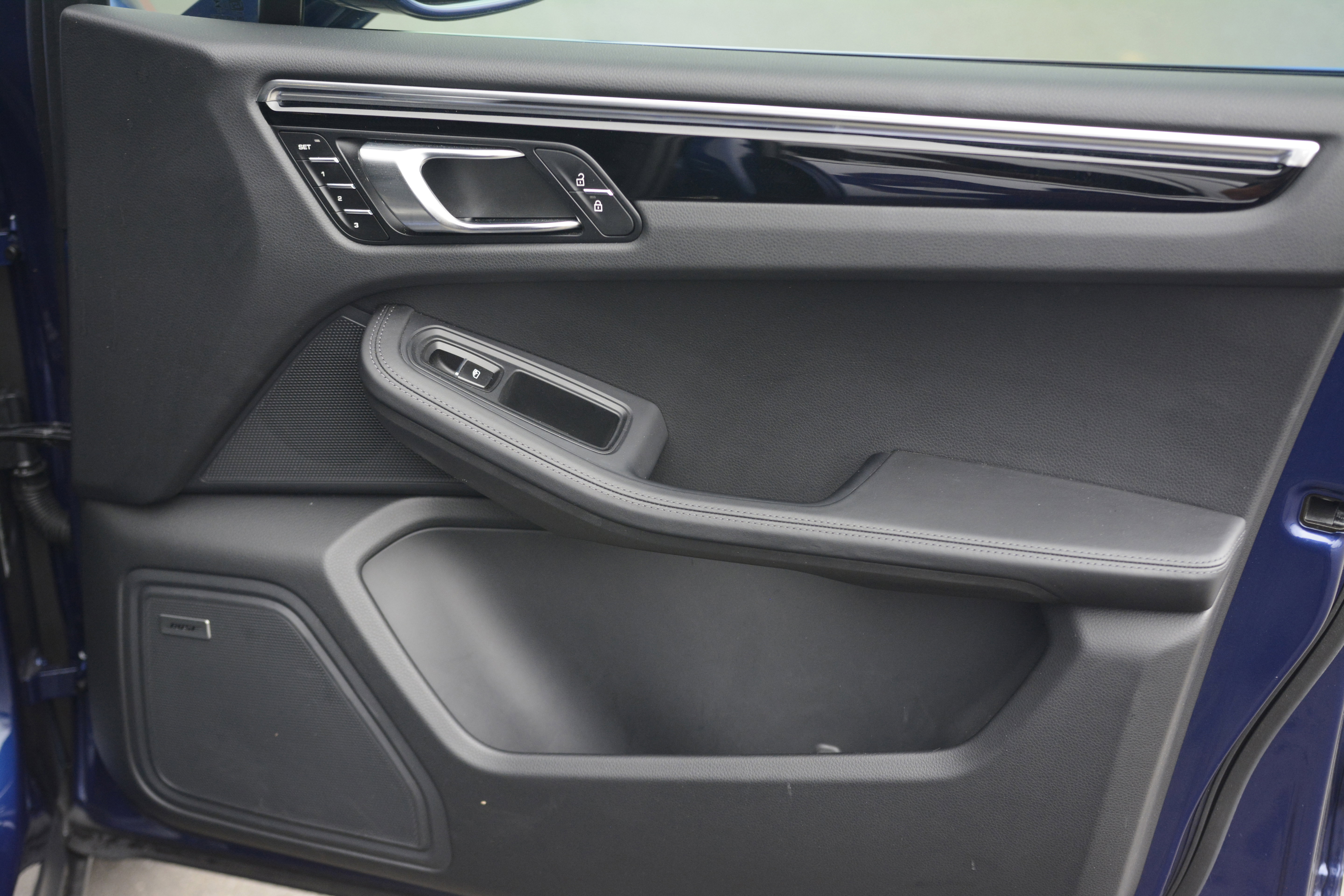 Certified 2025 Porsche Macan AWD/4WD image 26