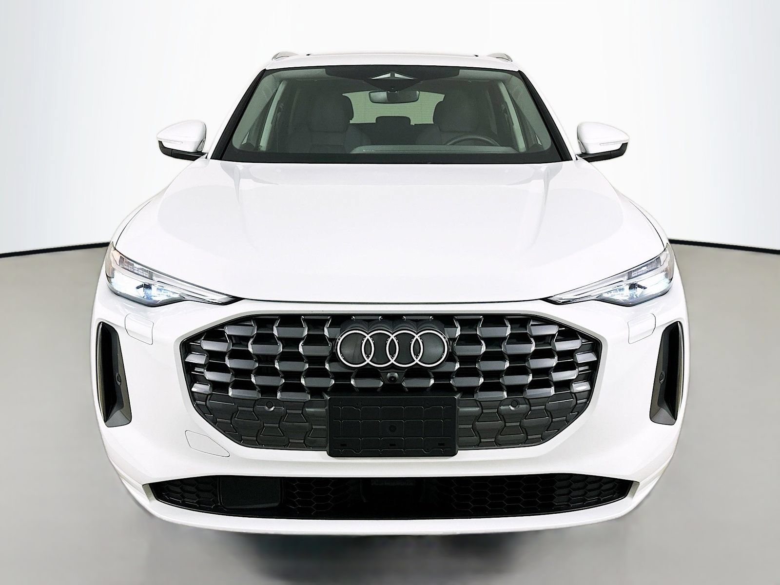 Used 2025 Audi Q5 Premium Plus w/ Premium Plus AWD/4WD image 2