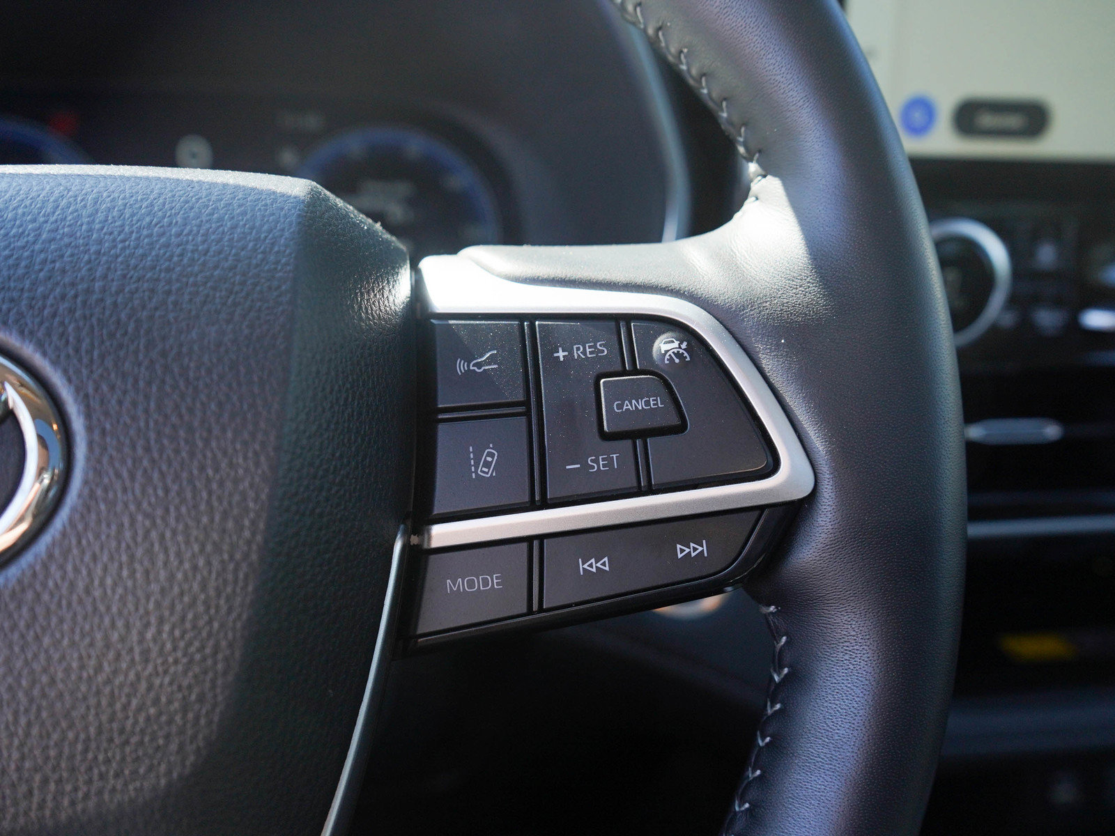 Used 2025 Toyota Highlander Platinum AWD/4WD image 30