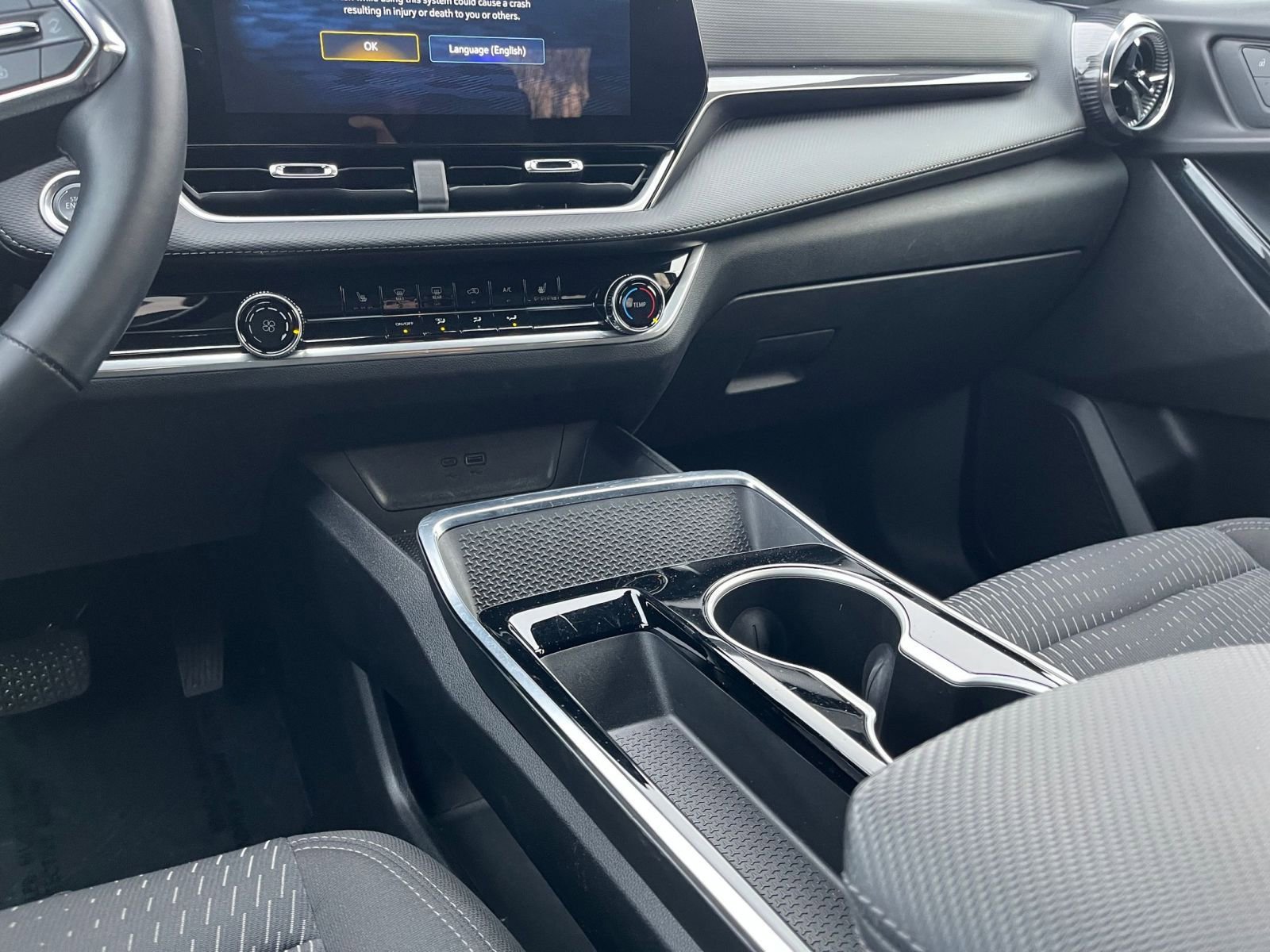 Used 2025 Chevrolet Equinox LT image 41