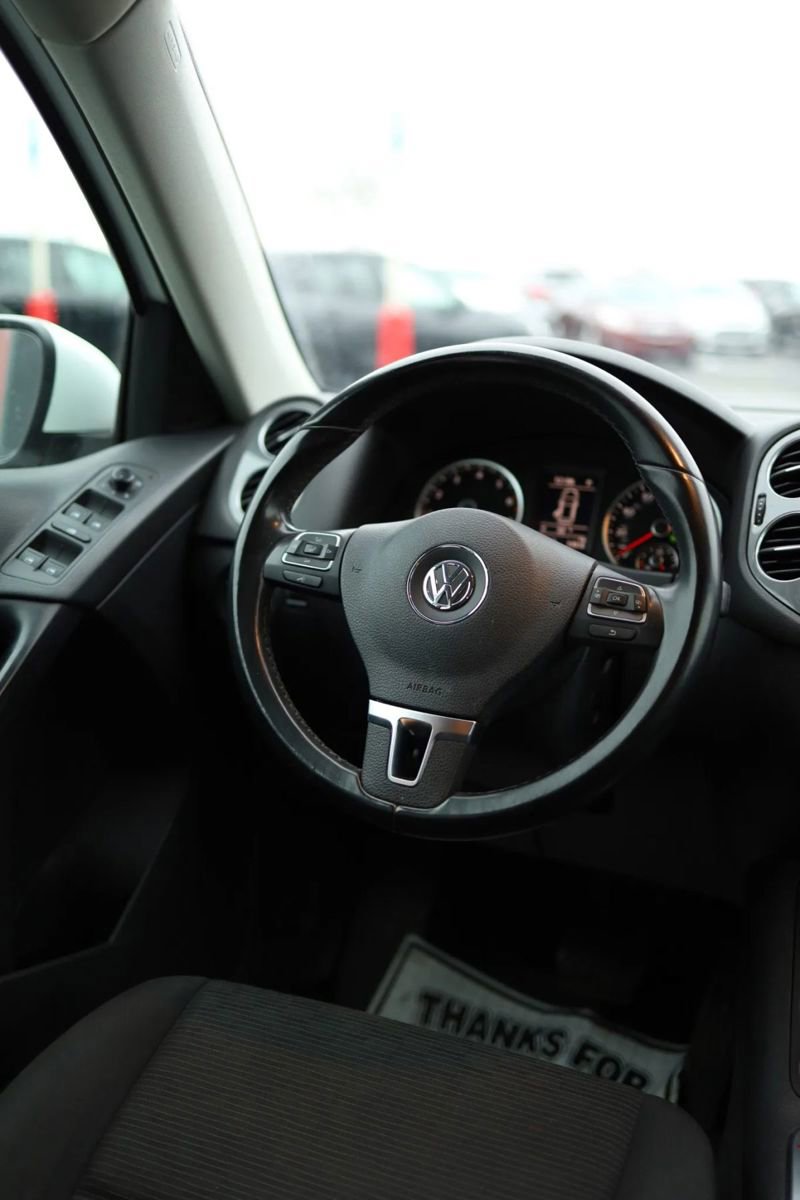Used 2017 Volkswagen Tiguan S image 37