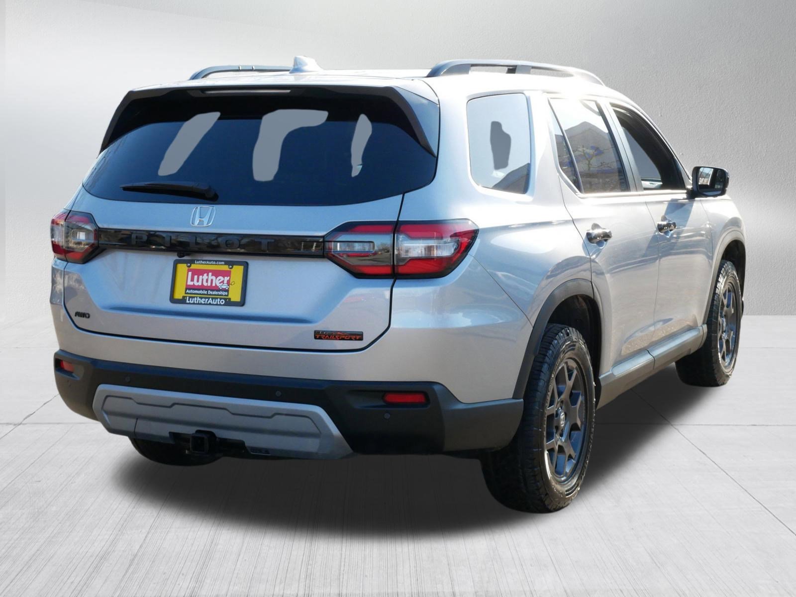 Certified 2025 Honda Pilot TrailSport image 6