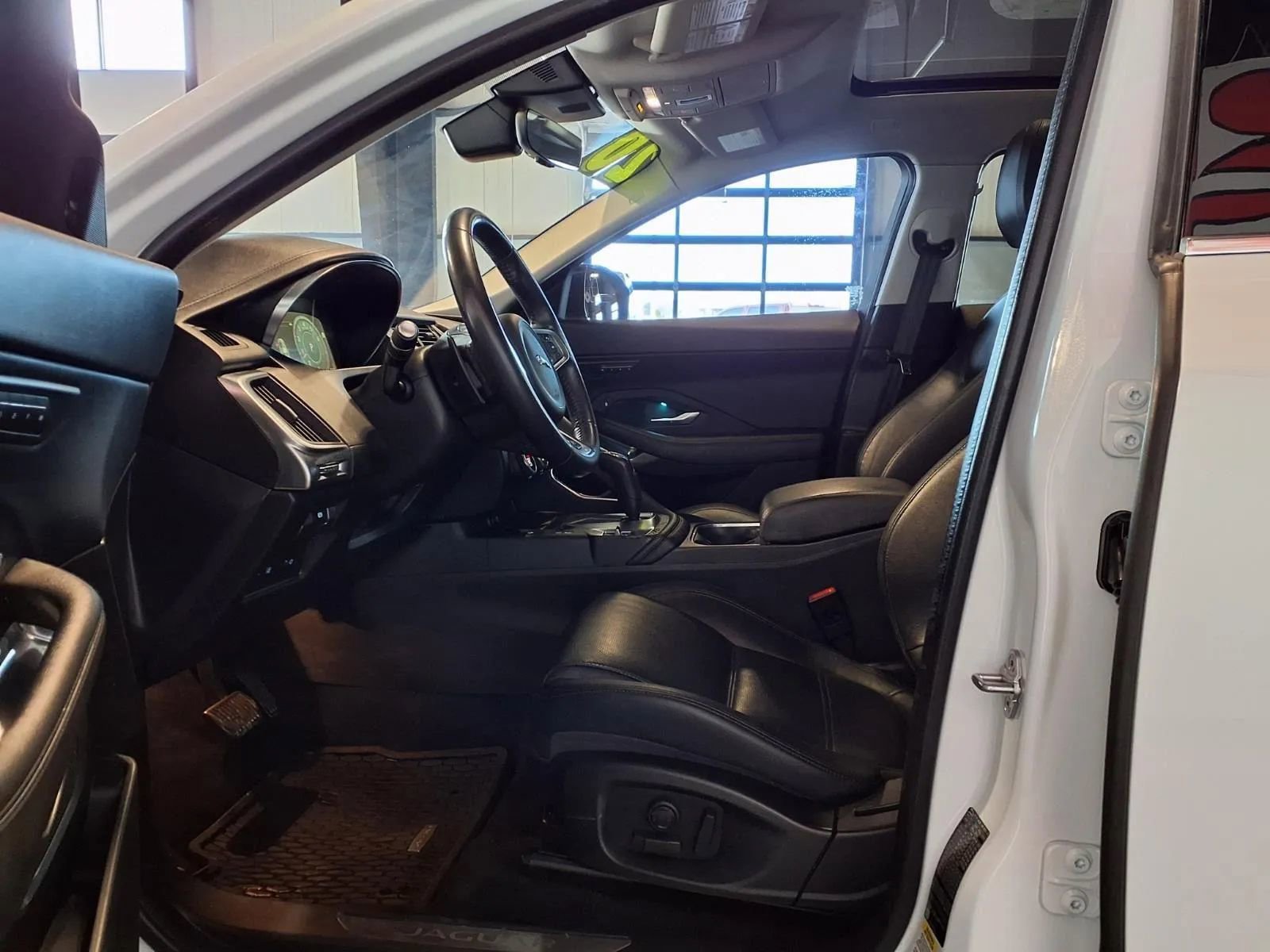 Used 2020 Jaguar E-PACE SE image 15