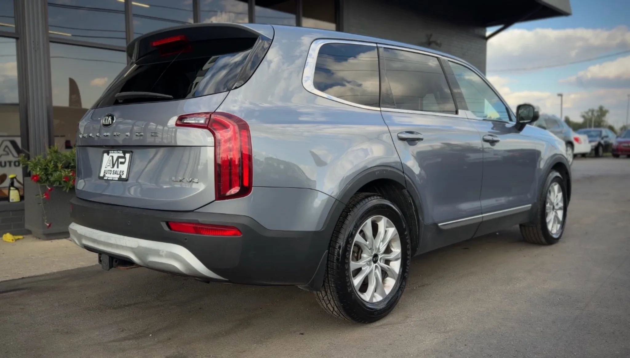 Used 2020 Kia Telluride LX image 3