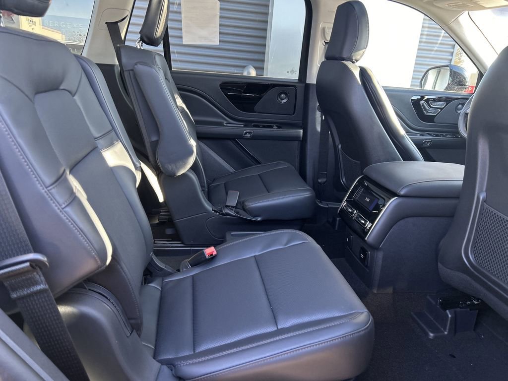 New 2025 Lincoln Aviator AWD w/ Equipment Group 101A image 7
