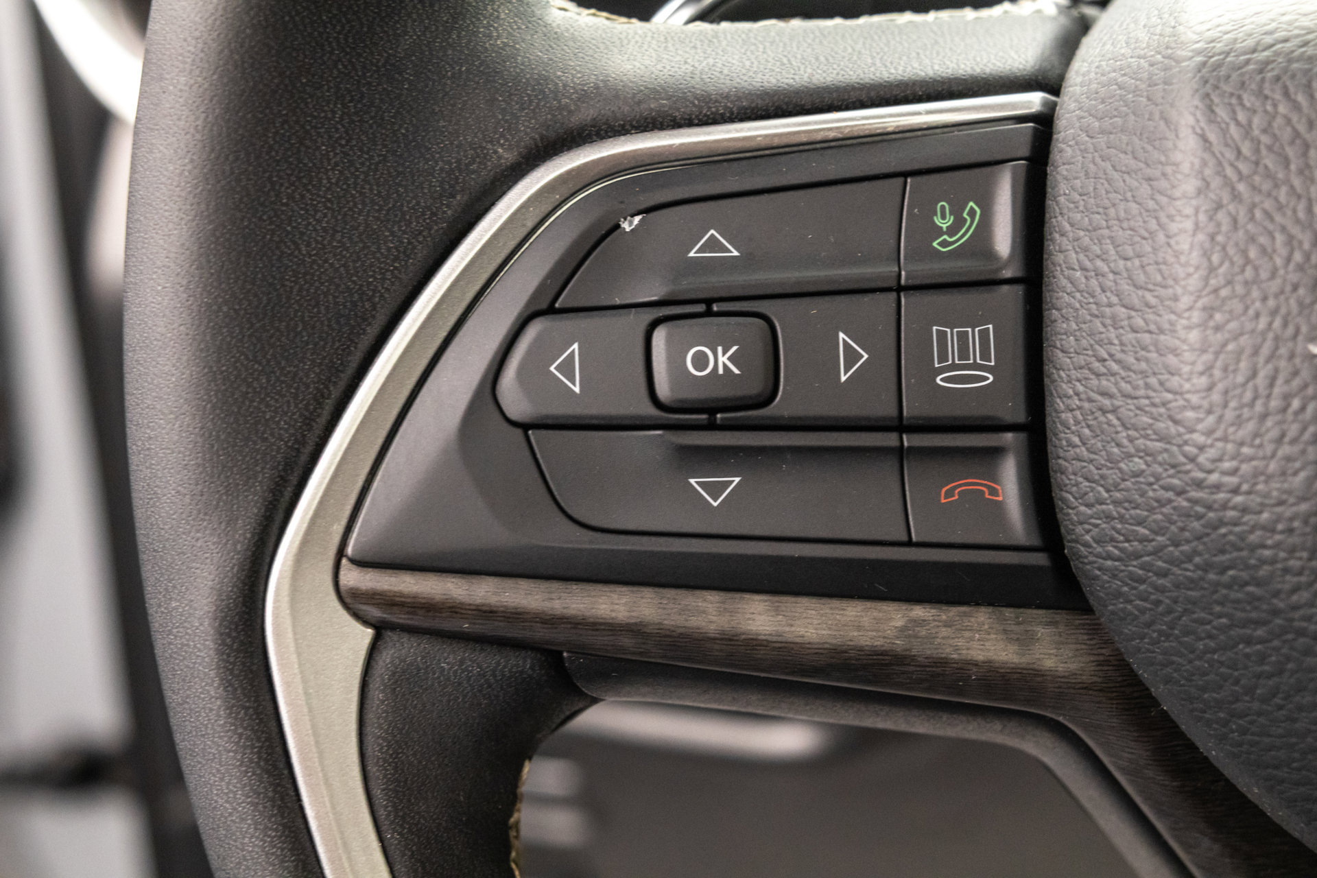 Used 2023 Jeep Grand Cherokee 4WD 4xe image 18
