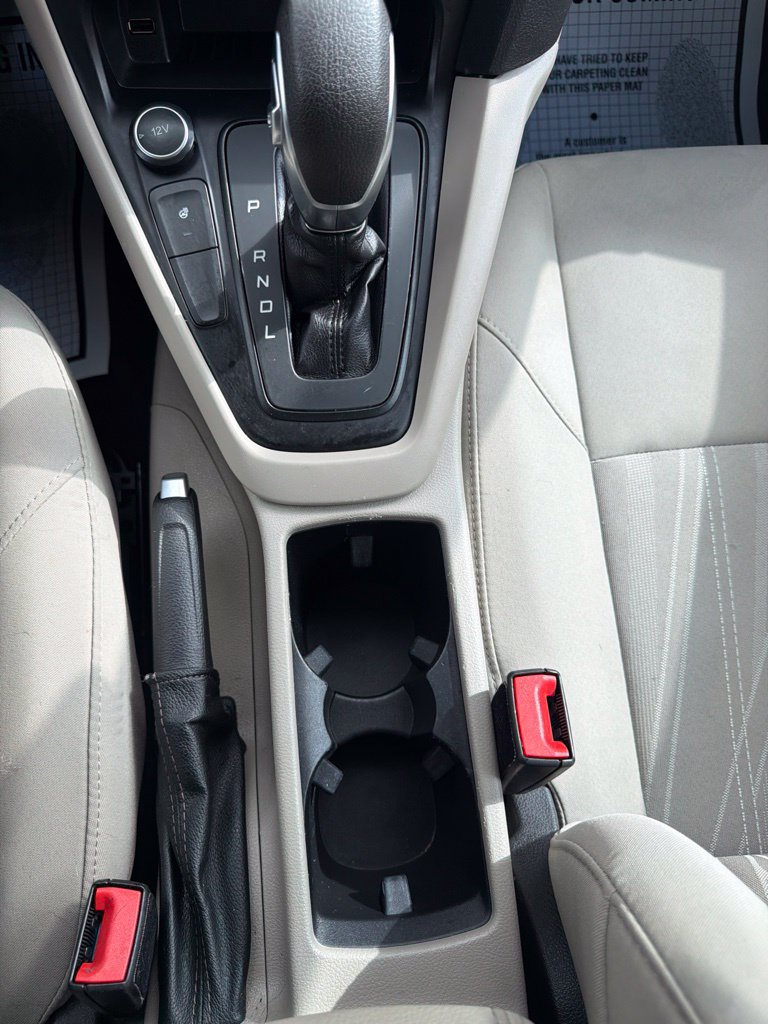 Used 2017 Ford Focus SE w/ Cold Weather Package FWD image 33