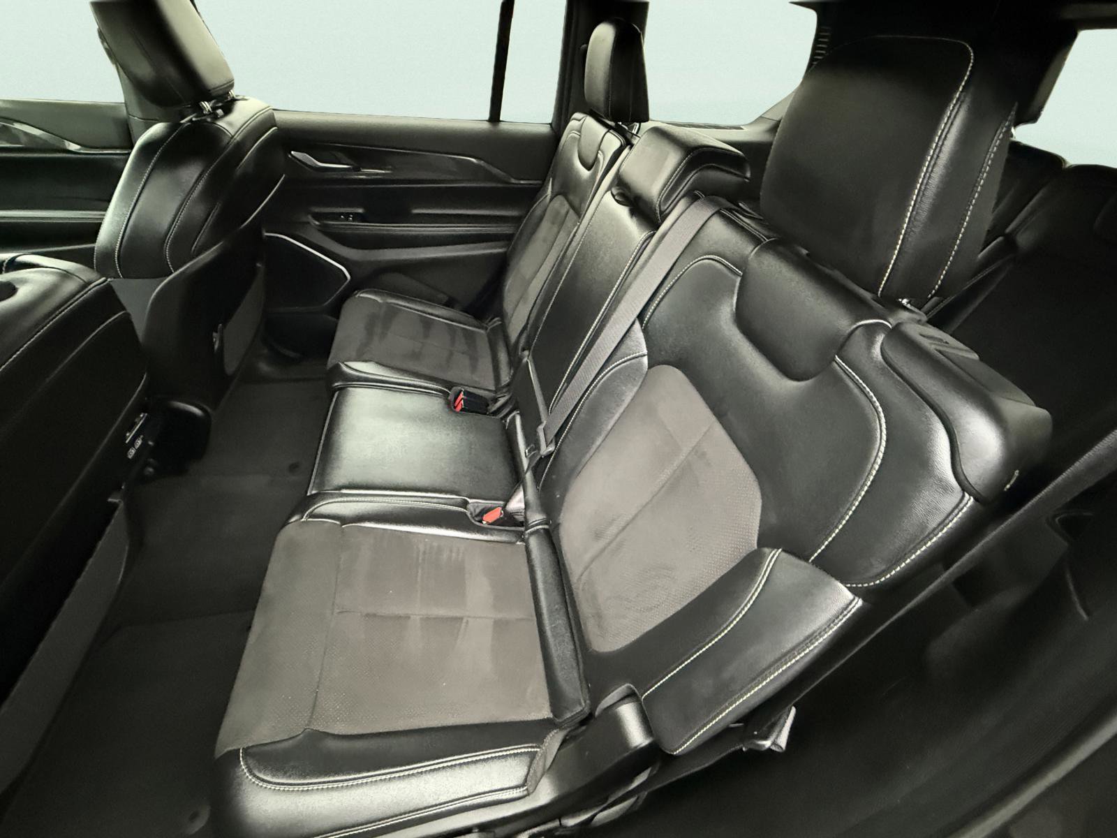 Used 2022 Jeep Grand Cherokee L Altitude image 11