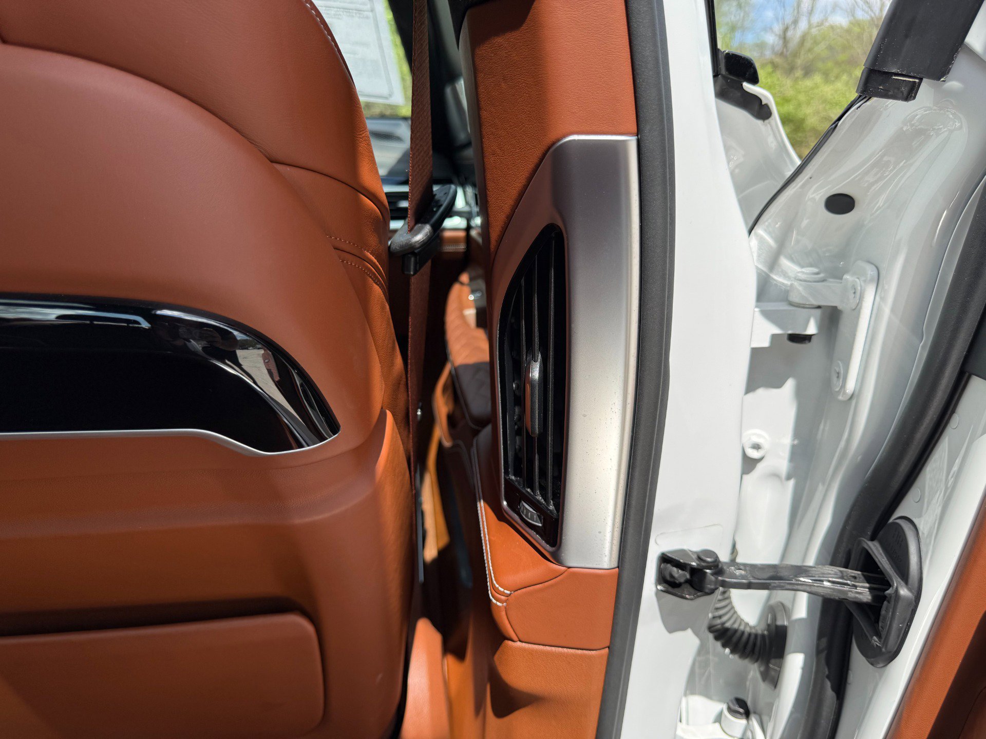 Used 2020 BMW ALPINA B7 xDrive w/ Luxury Rear Seating Package image 29