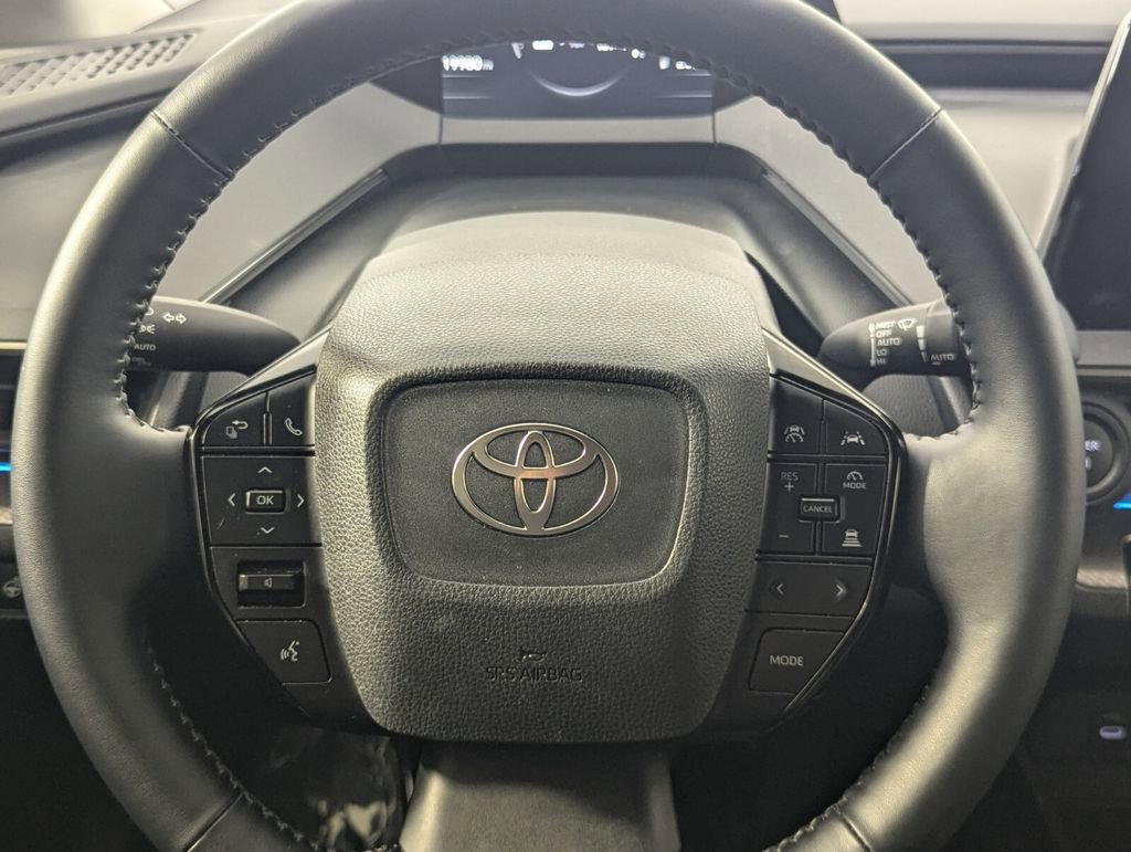Used 2025 Toyota Prius XLE FWD image 19