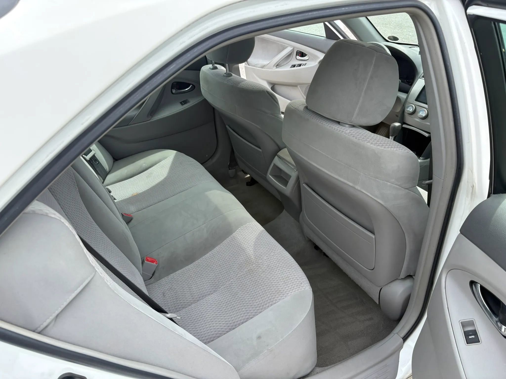 Used 2011 Toyota Camry LE w/ LE Extra-Value Pkg image 5