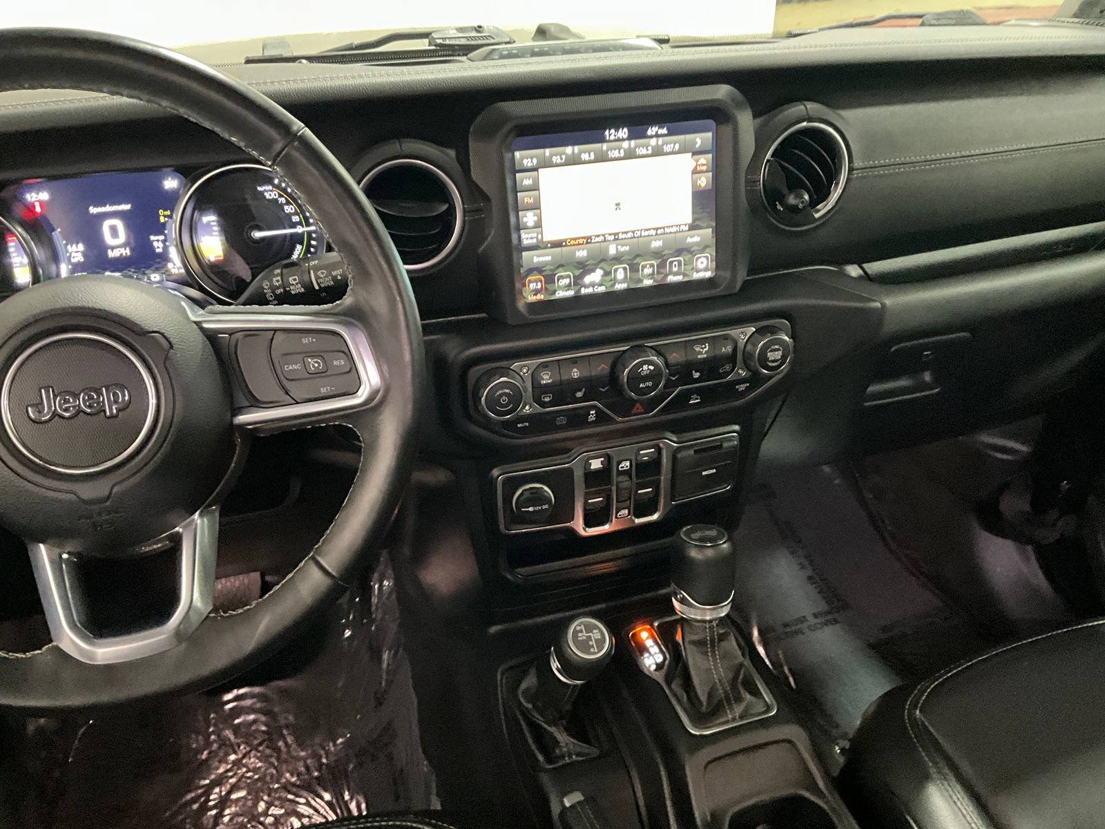 Used 2022 Jeep Wrangler Unlimited Sahara w/ Cold Weather Group AWD/4WD image 8
