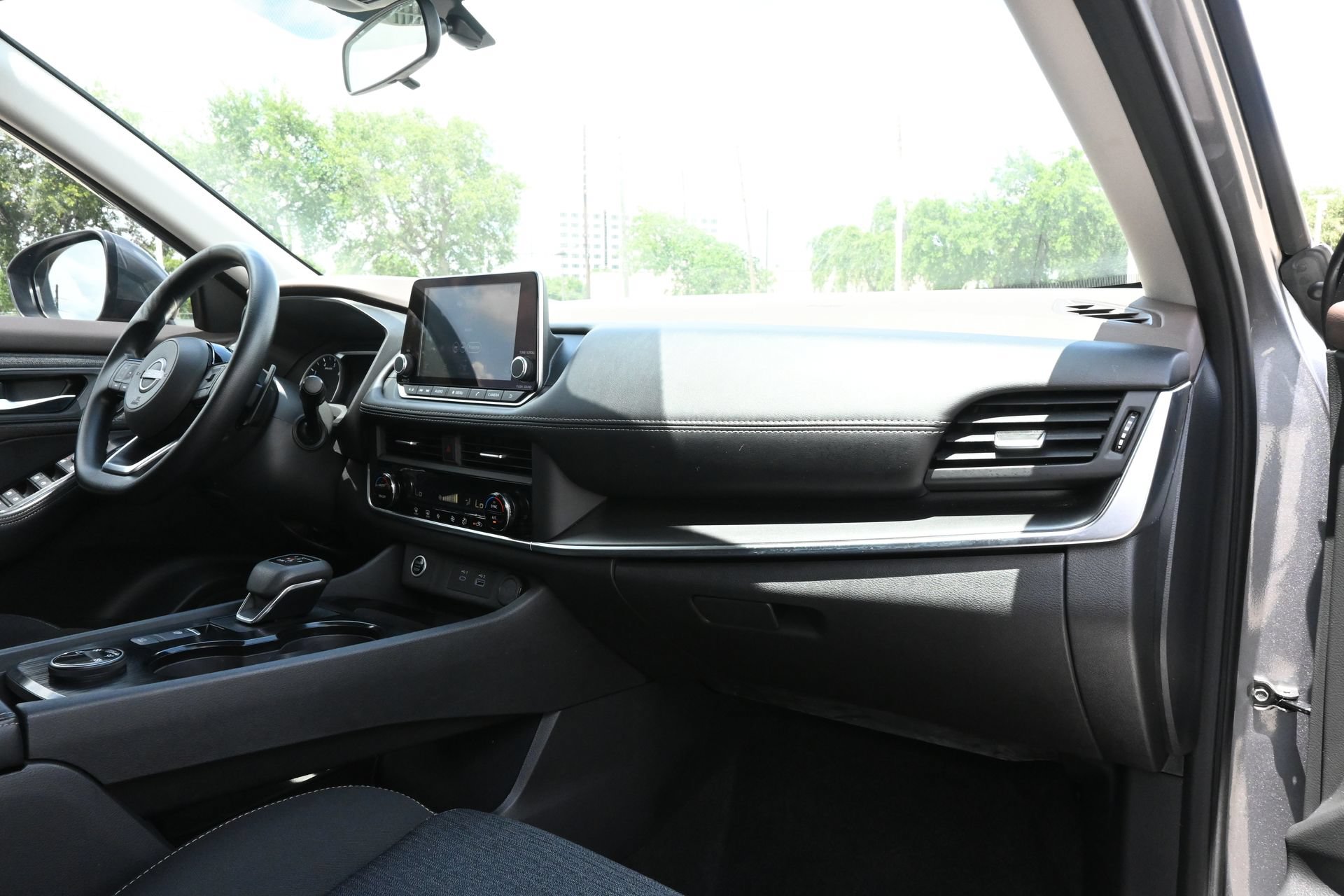 Used 2023 Nissan Rogue SV AWD/4WD image 25