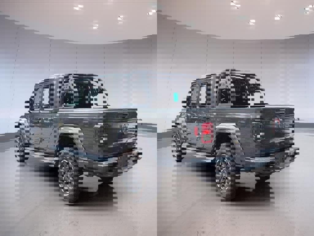 Used 2021 Jeep Gladiator Overland image 3