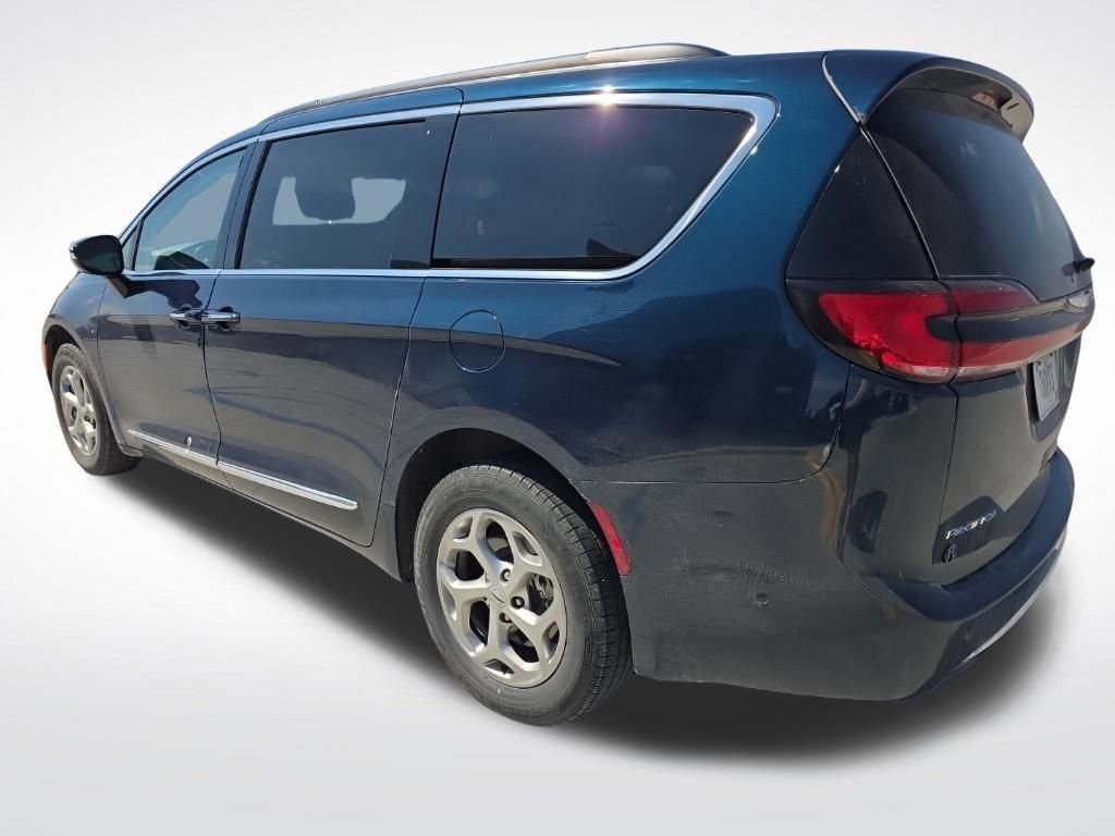 Used 2023 Chrysler Pacifica Limited w/ Uconnect Theater Family Group AWD/4WD image 4