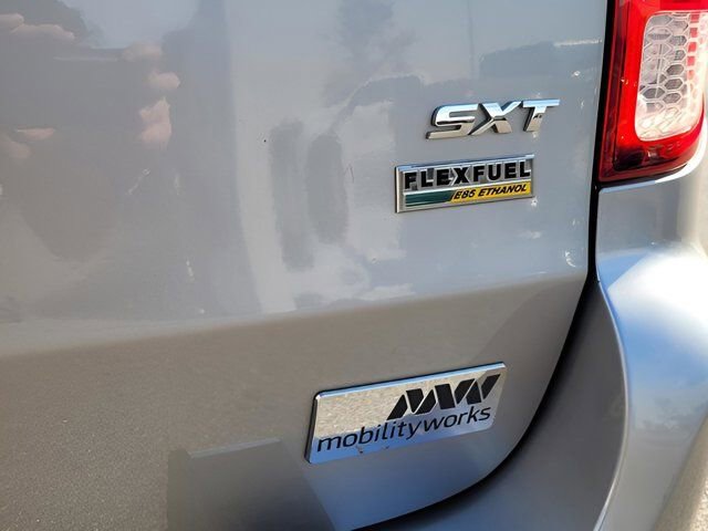 Used 2018 Dodge Grand Caravan SXT image 29