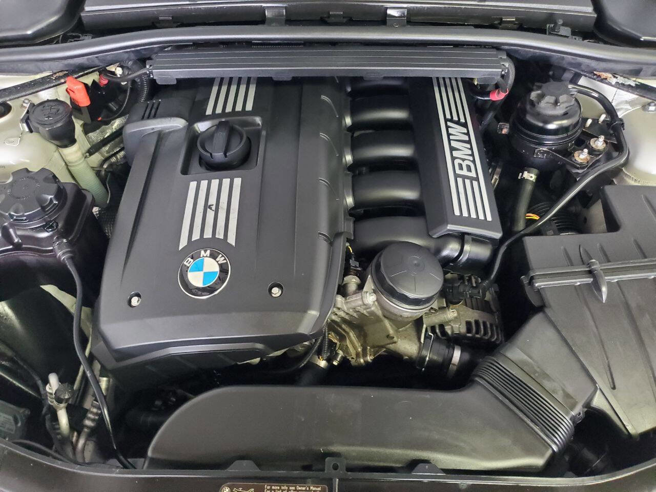 Used 2012 BMW 328i xDrive 328i xDrive AWD 2dr Coupe w/ Premium Pkg image 4