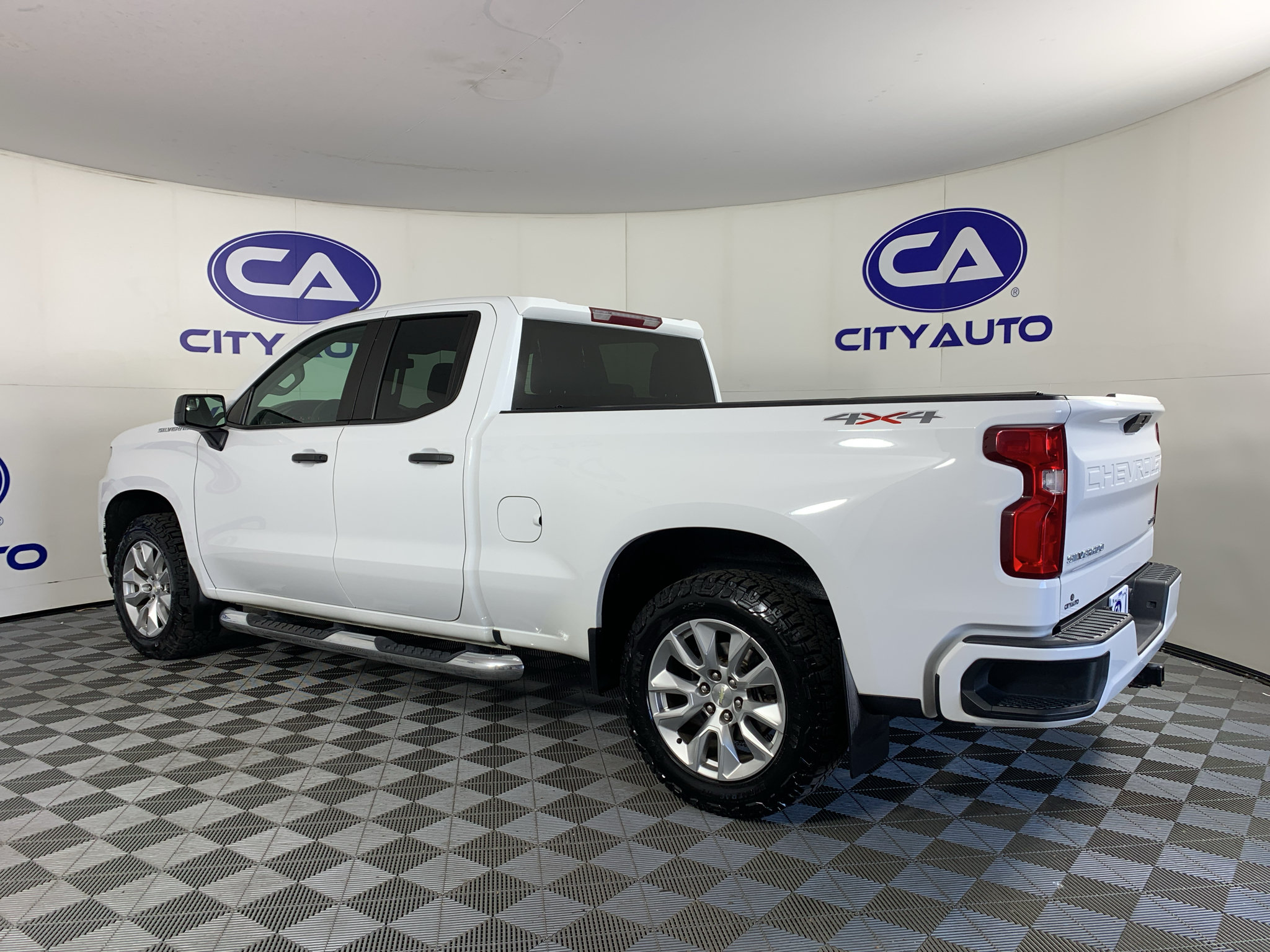 Used 2020 Chevrolet Silverado 1500 Custom w/ Custom Value Package AWD/4WD image 5