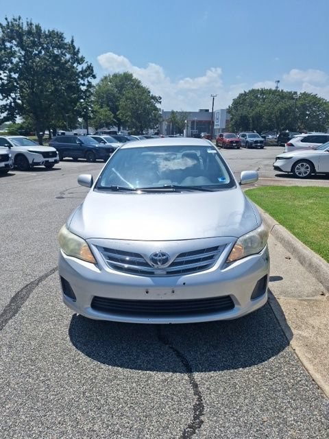 Used 2013 Toyota Corolla LE FWD image 2