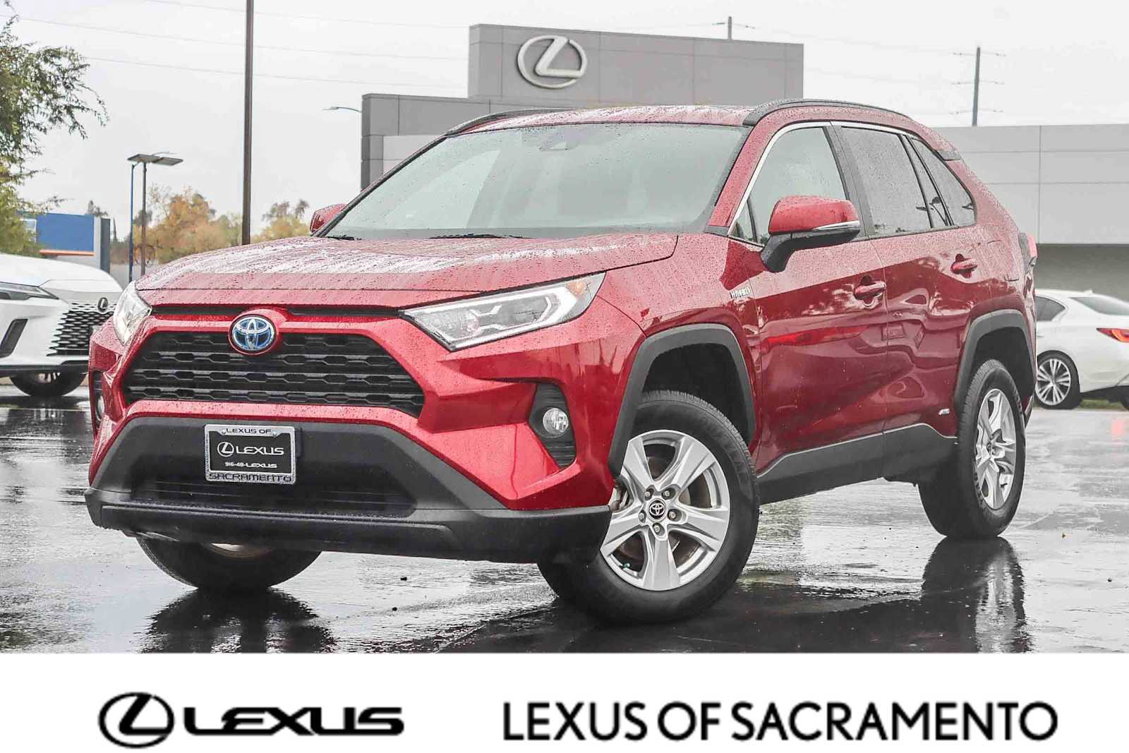 Used 2021 Toyota RAV4 XLE image 1