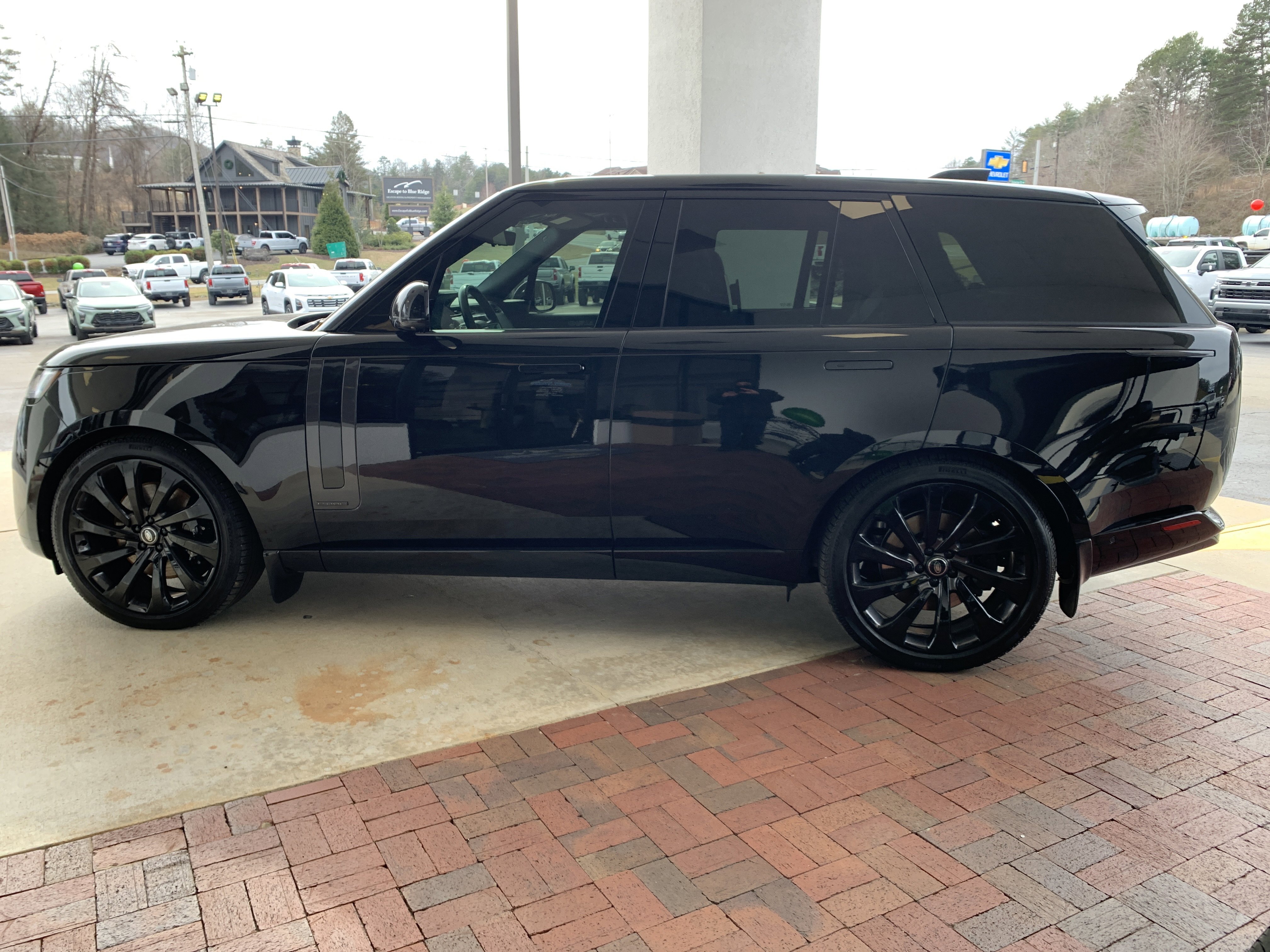 Used 2025 Land Rover Range Rover Autobiography image 5