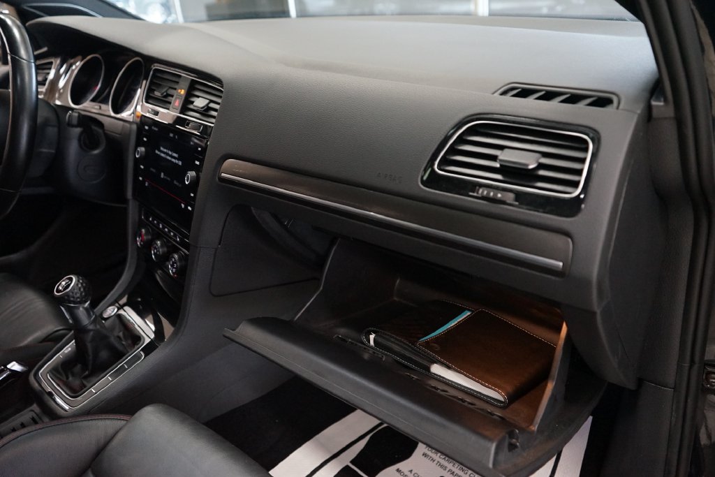 Used 2019 Volkswagen GTI SE FWD image 44