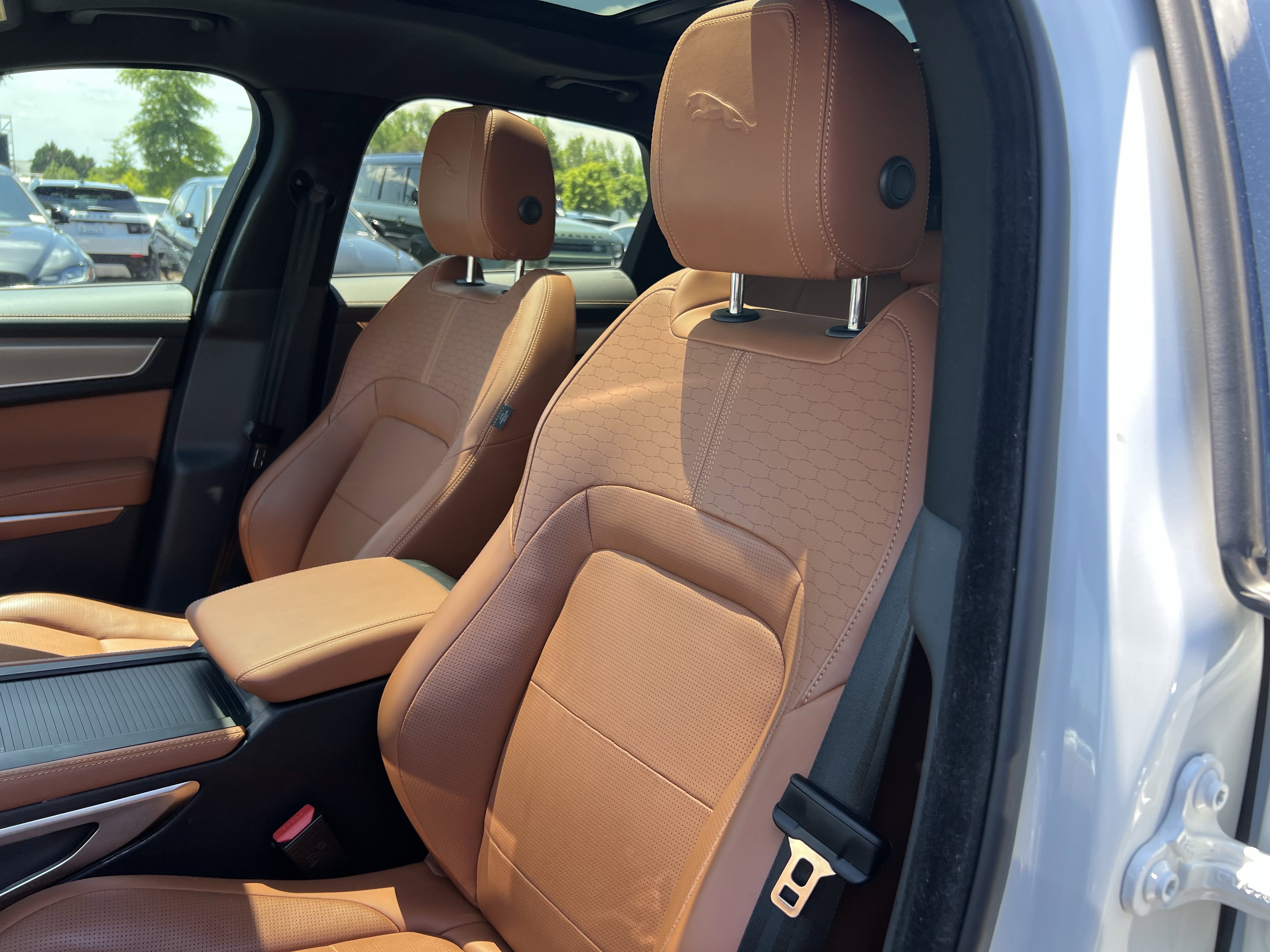 Used 2026 Jaguar F-PACE R-Dynamic S AWD/4WD image 17