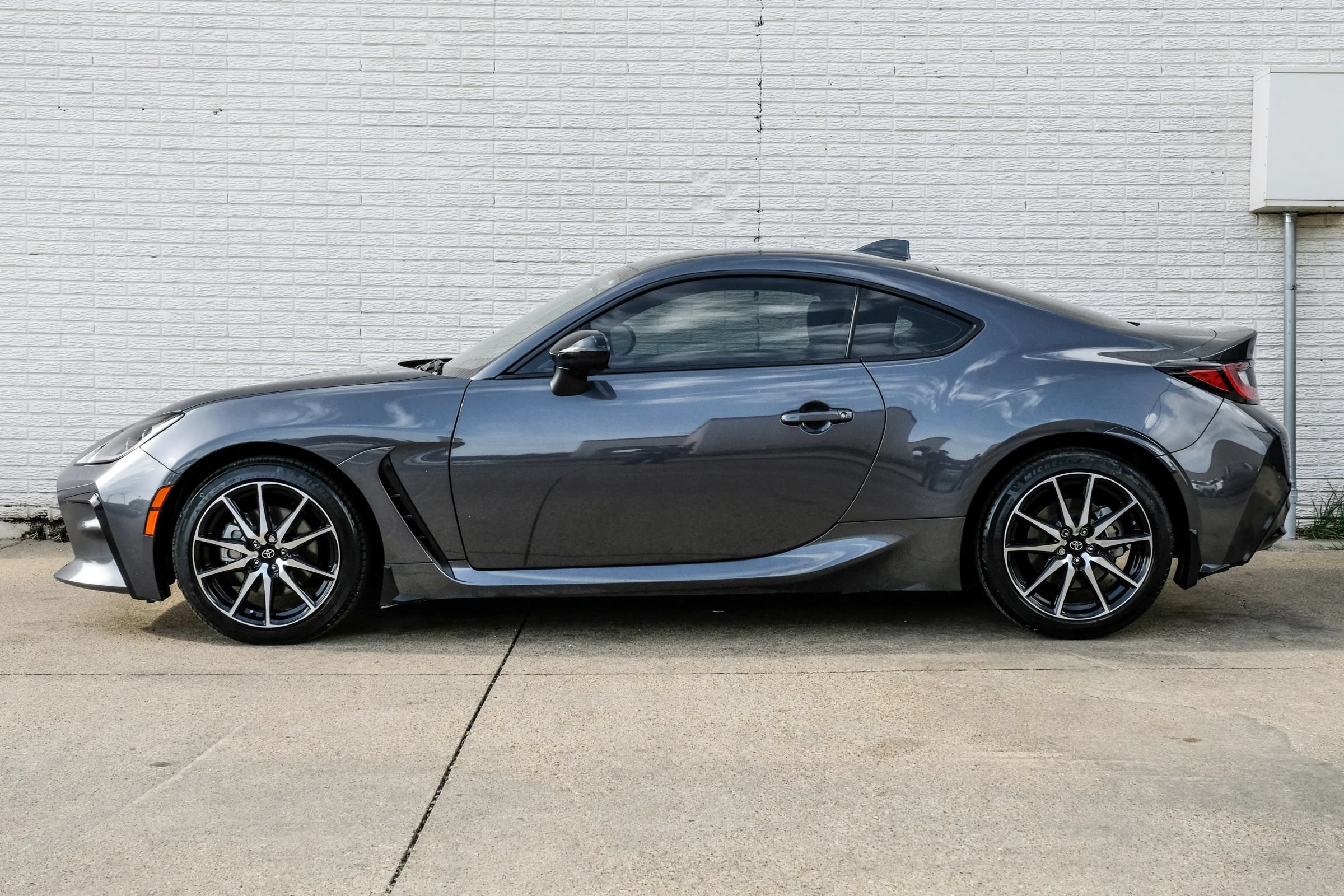 Used 2024 Toyota GR86 RWD image 10