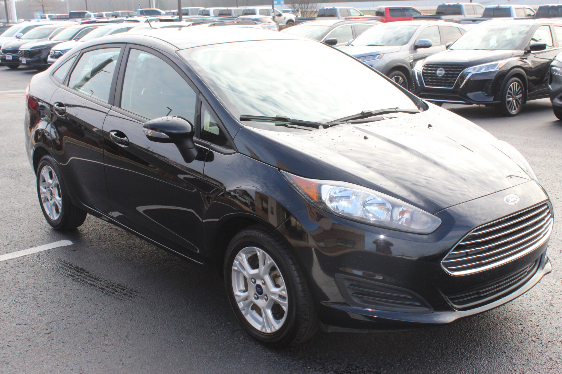 Used 2016 Ford Fiesta SE image 4