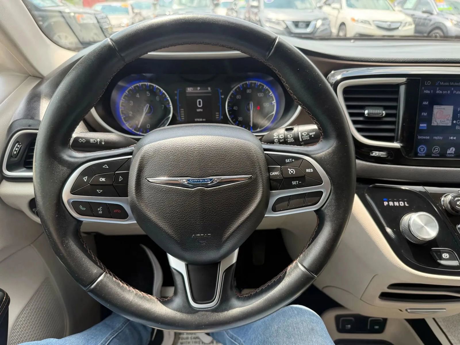 Used 2017 Chrysler Pacifica Touring-L w/ Tire & Wheel Group image 29