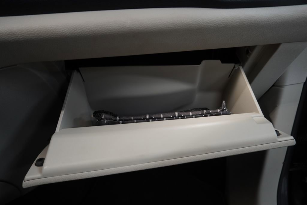 Used 2020 Chrysler Pacifica Limited FWD image 36