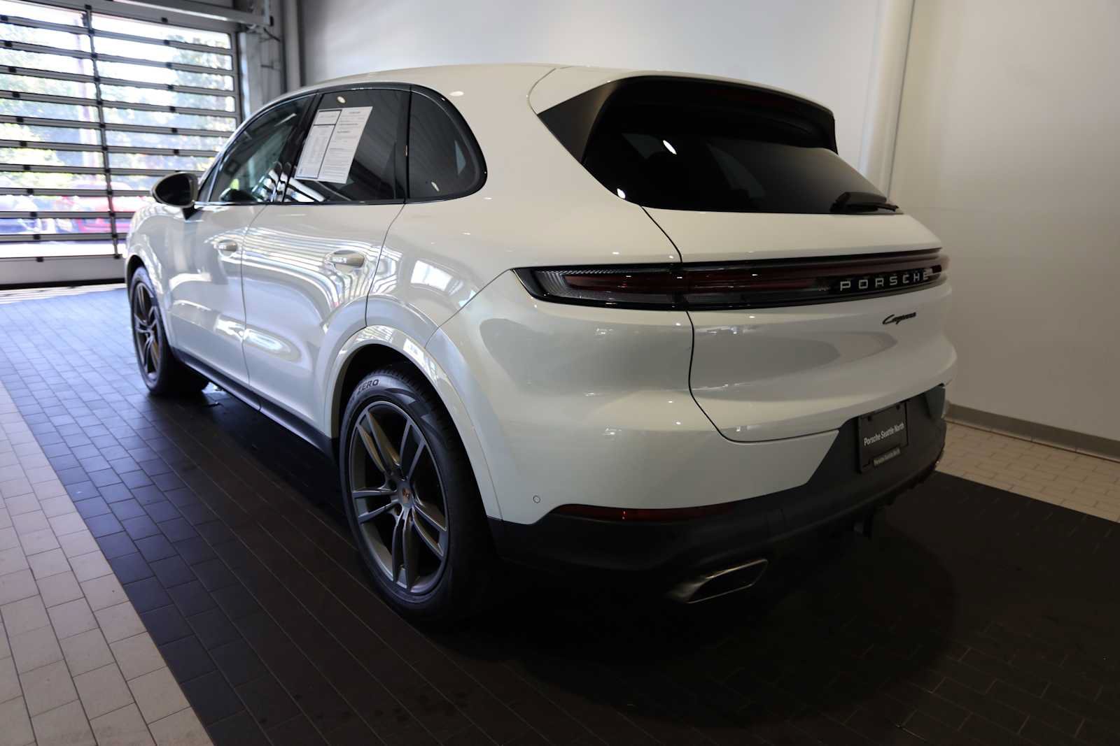 Used 2025 Porsche Cayenne AWD/4WD image 3