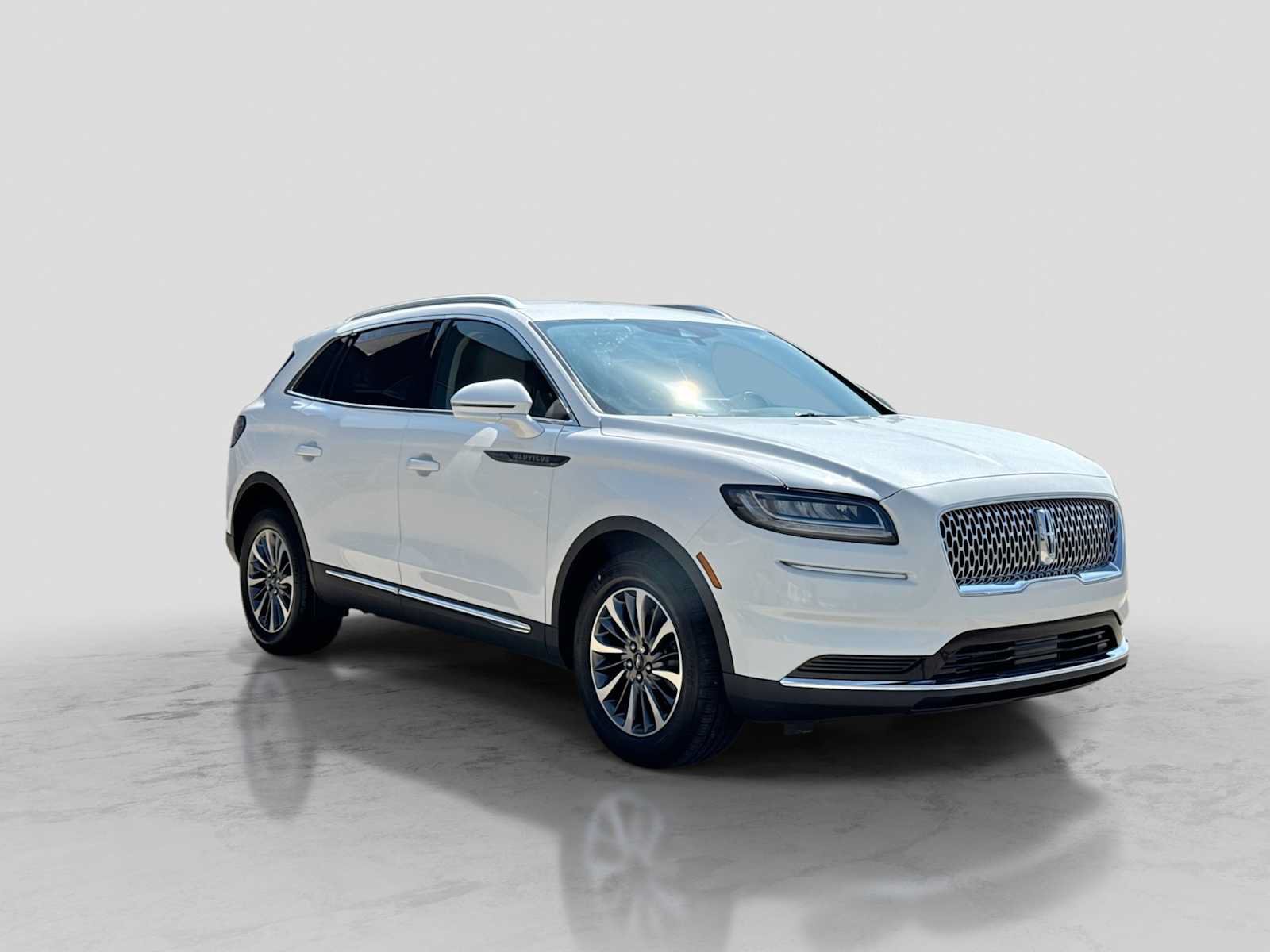 Used 2023 Lincoln Nautilus AWD w/ Premium Package image 8