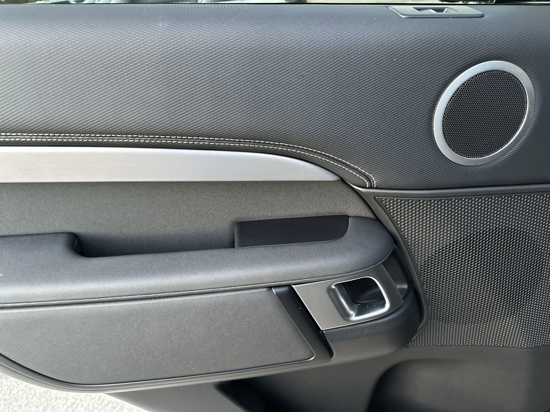 Used 2024 Land Rover Discovery Dynamic SE image 29