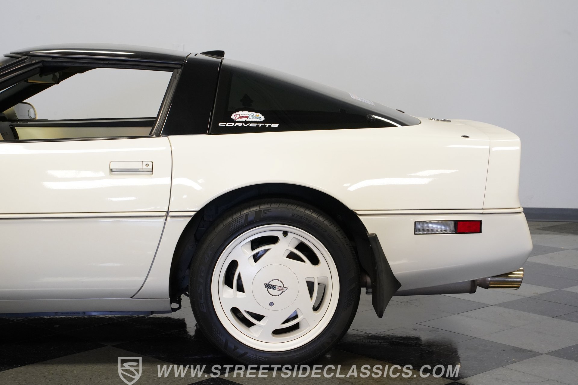 Used 1988 Chevrolet Corvette Coupe RWD image 25