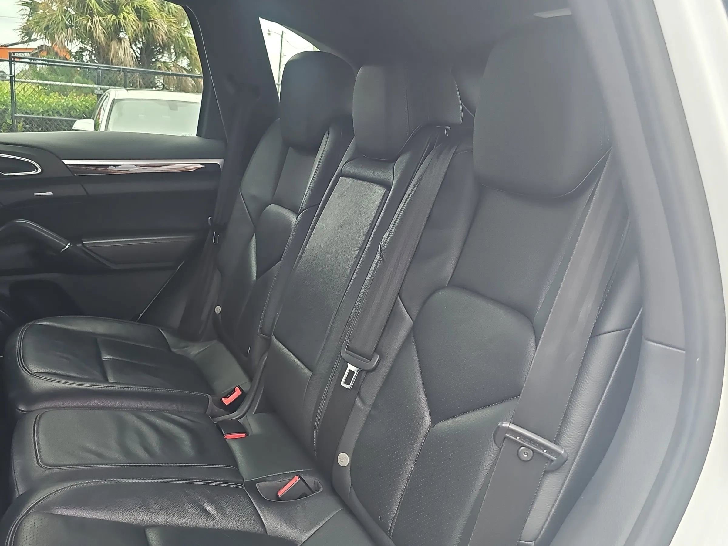 Used 2014 Porsche Cayenne image 32